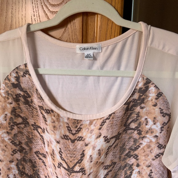 REDUCED! Calvin Klein REPTILE PRINT TOP - Picture 2 of 6